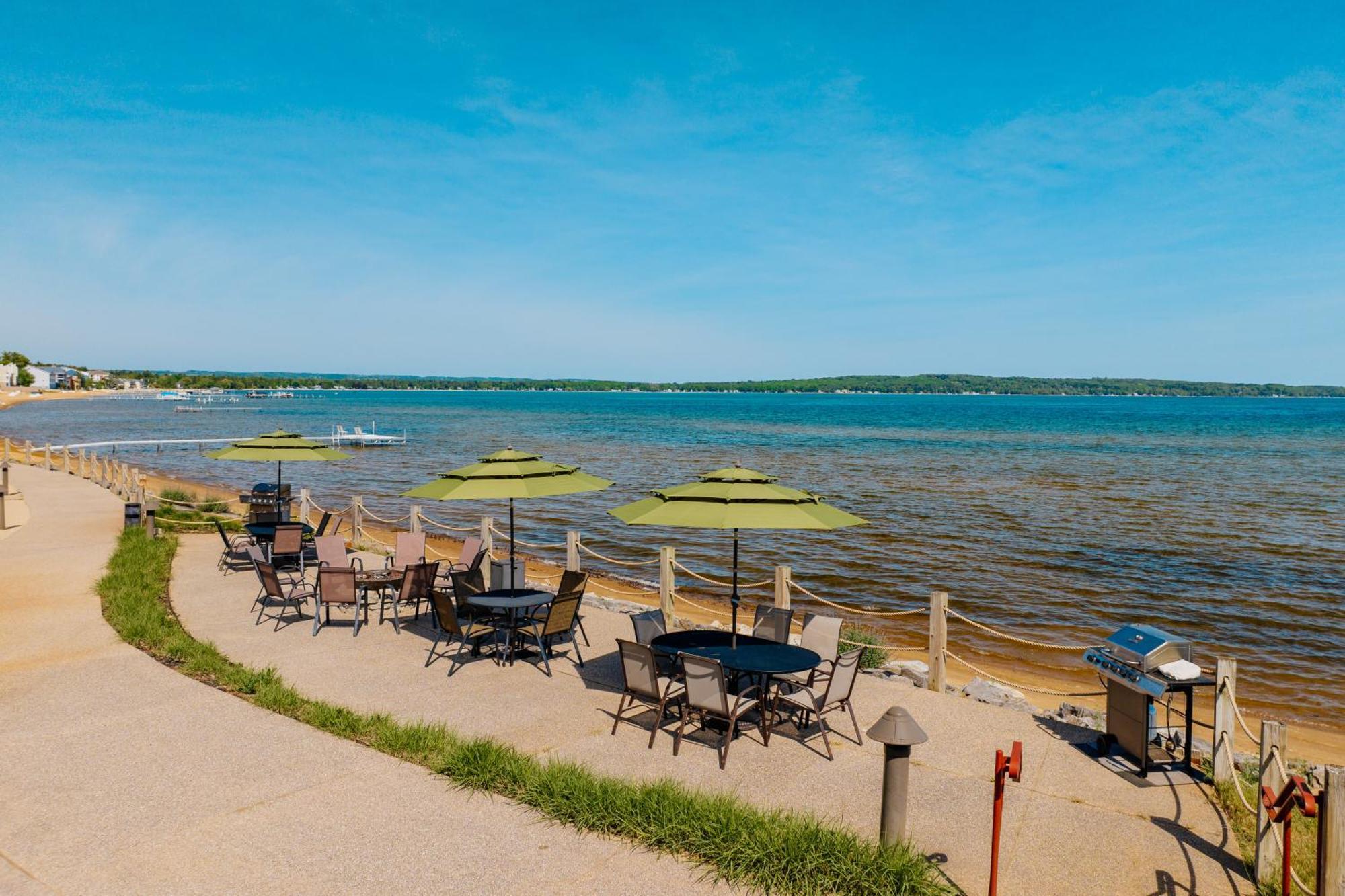 Tamarack Lodge Traverse City Exteriör bild